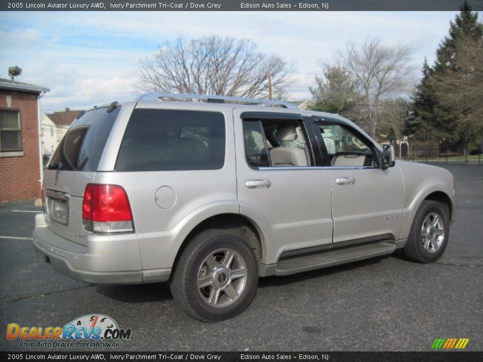 2005 Lincoln Aviator Luxury AWD Ivory Parchment Tri-Coat / Dove Grey Photo #8