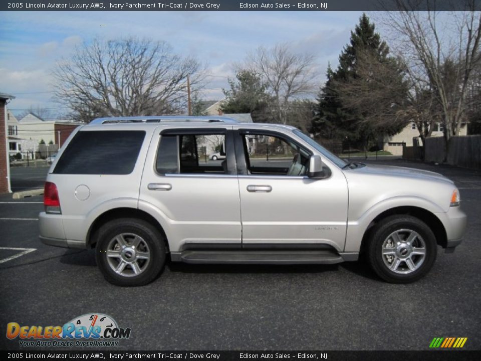 2005 Lincoln Aviator Luxury AWD Ivory Parchment Tri-Coat / Dove Grey Photo #9