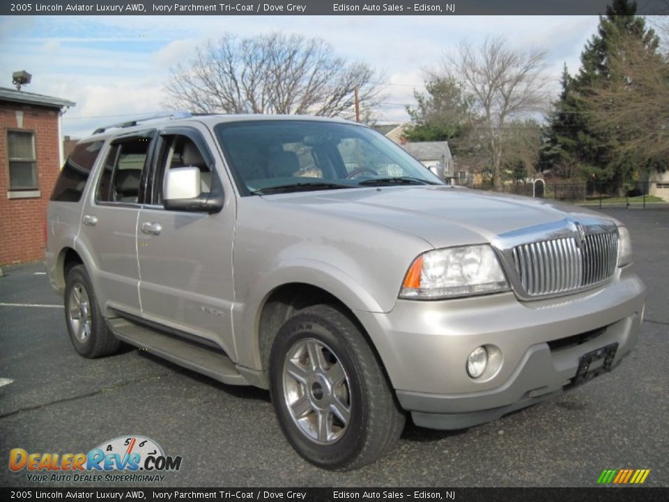 2005 Lincoln Aviator Luxury AWD Ivory Parchment Tri-Coat / Dove Grey Photo #11