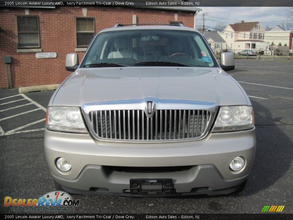 2005 Lincoln Aviator Luxury AWD Ivory Parchment Tri-Coat / Dove Grey Photo #12