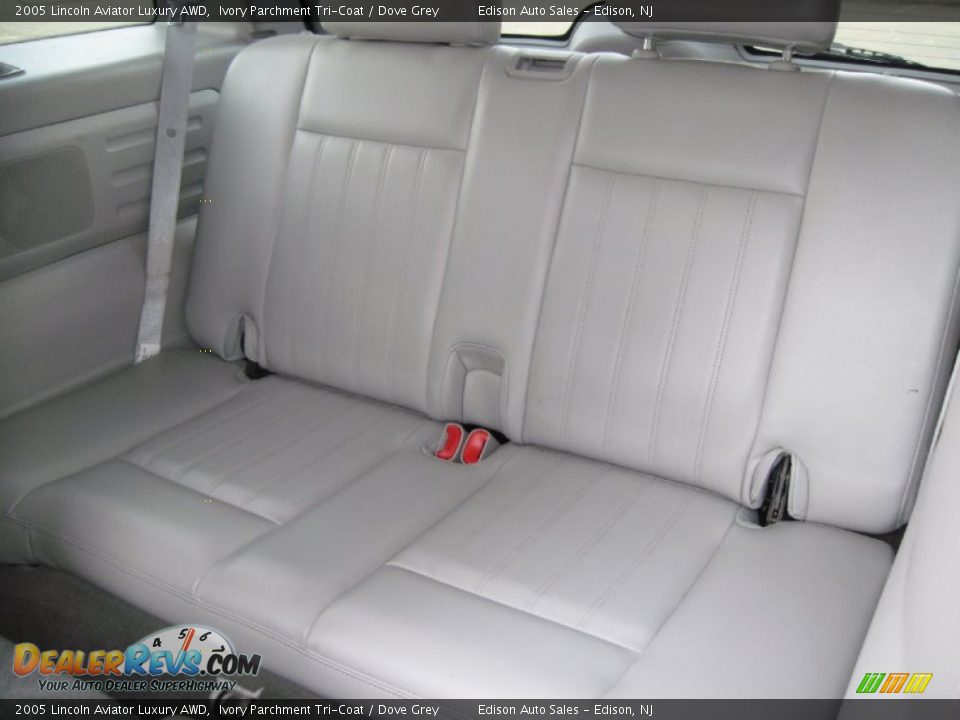 2005 Lincoln Aviator Luxury AWD Ivory Parchment Tri-Coat / Dove Grey Photo #19