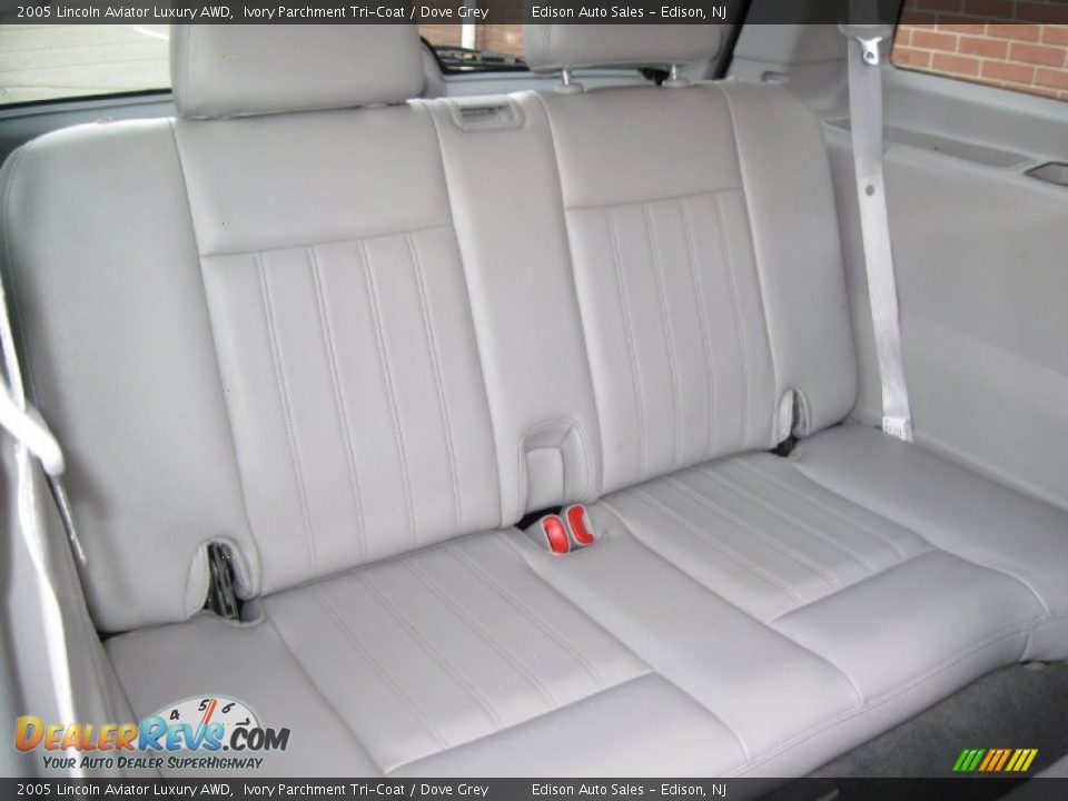 2005 Lincoln Aviator Luxury AWD Ivory Parchment Tri-Coat / Dove Grey Photo #20