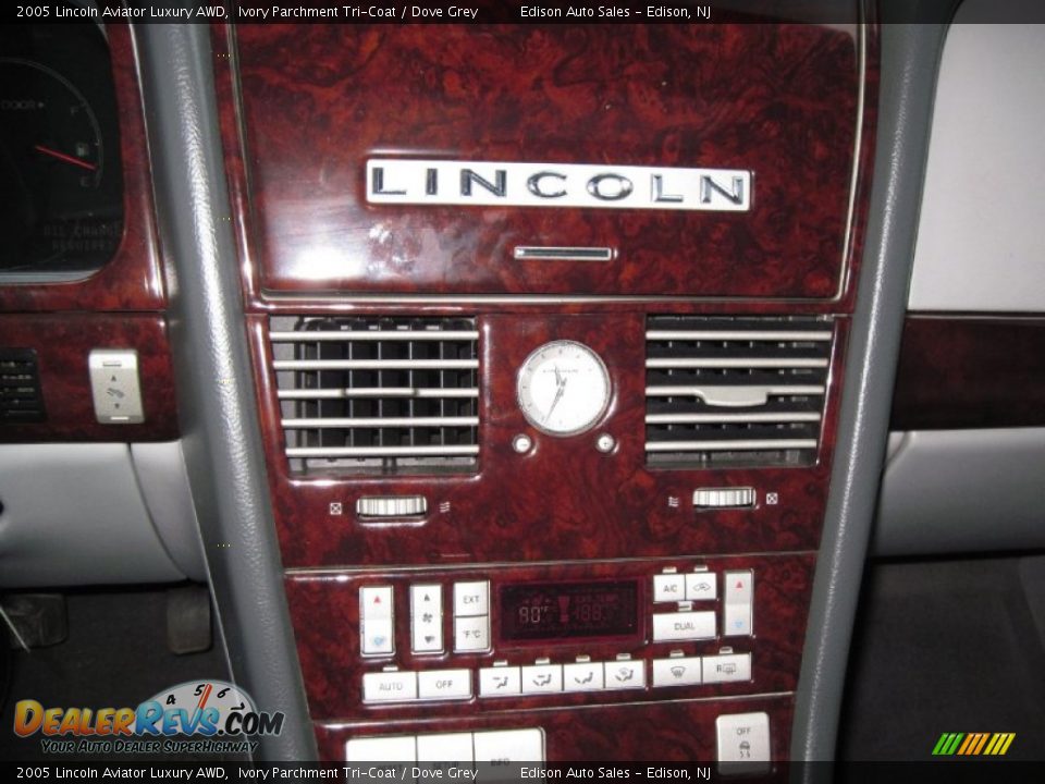 2005 Lincoln Aviator Luxury AWD Ivory Parchment Tri-Coat / Dove Grey Photo #22