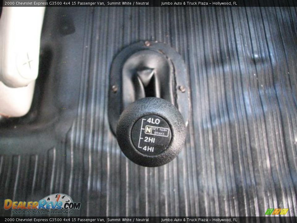 2000 Chevrolet Express G3500 4x4 15 Passenger Van Summit White / Neutral Photo #15