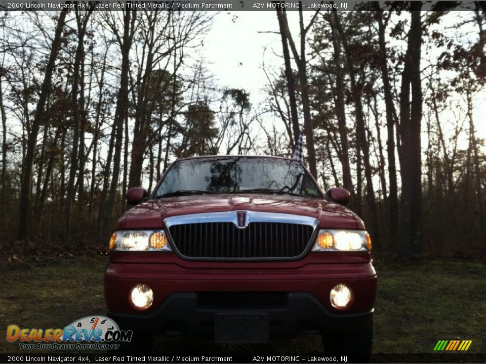 2000 Lincoln Navigator 4x4 Laser Red Tinted Metallic / Medium Parchment Photo #9