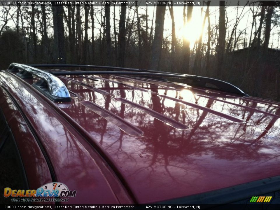 2000 Lincoln Navigator 4x4 Laser Red Tinted Metallic / Medium Parchment Photo #10