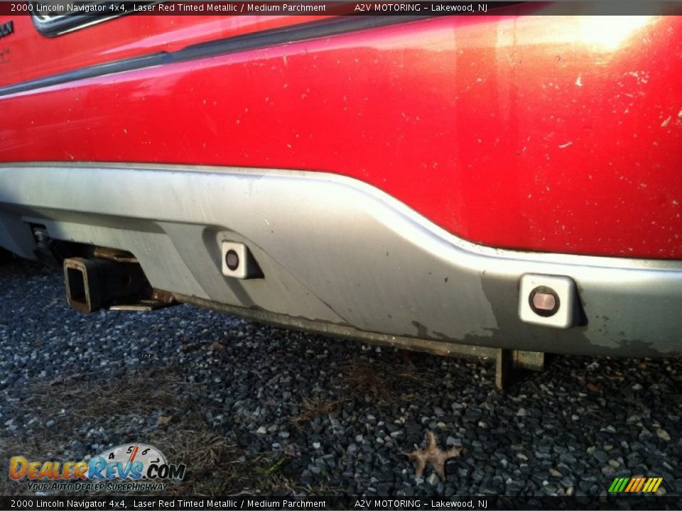 2000 Lincoln Navigator 4x4 Laser Red Tinted Metallic / Medium Parchment Photo #13