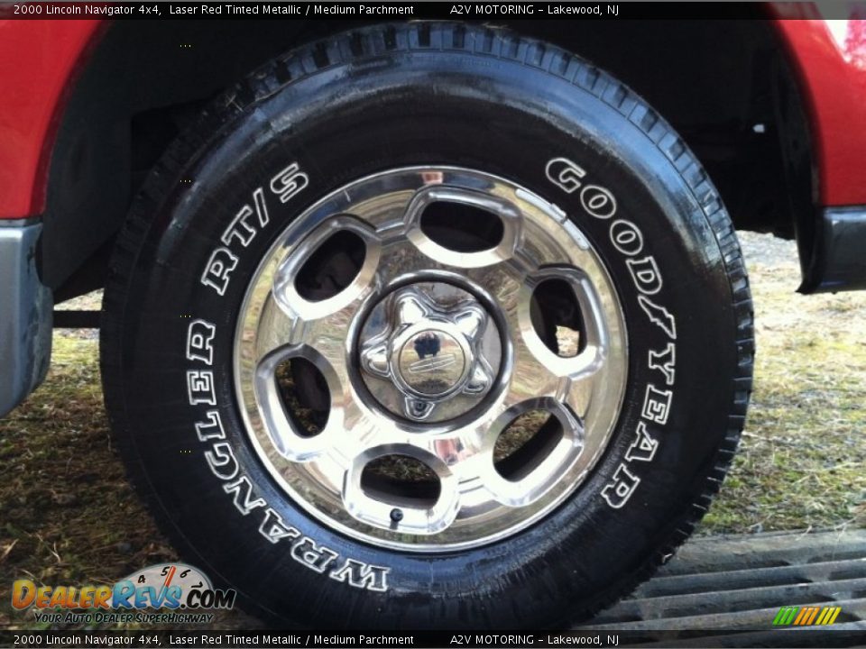 2000 Lincoln Navigator 4x4 Laser Red Tinted Metallic / Medium Parchment Photo #16