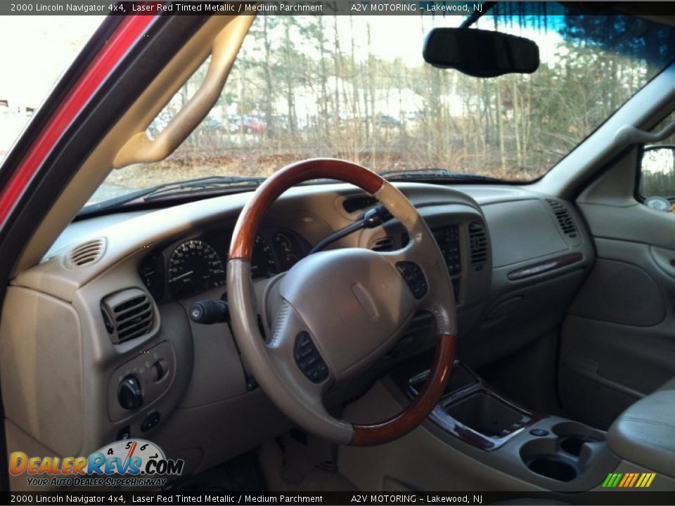 2000 Lincoln Navigator 4x4 Laser Red Tinted Metallic / Medium Parchment Photo #17