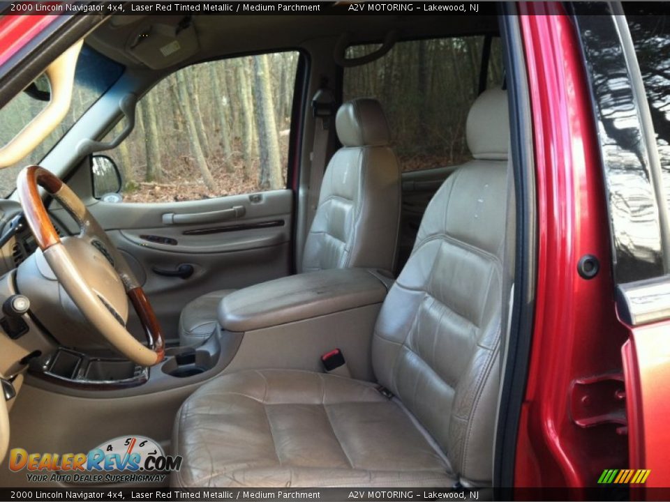 2000 Lincoln Navigator 4x4 Laser Red Tinted Metallic / Medium Parchment Photo #18