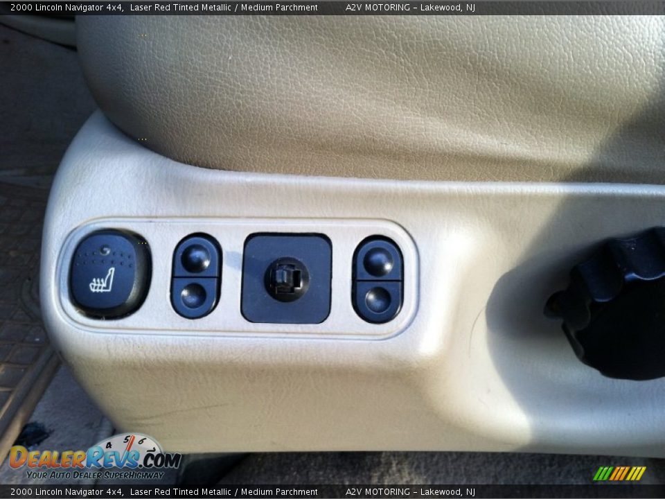 2000 Lincoln Navigator 4x4 Laser Red Tinted Metallic / Medium Parchment Photo #19