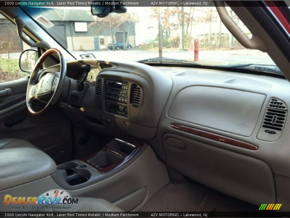 2000 Lincoln Navigator 4x4 Laser Red Tinted Metallic / Medium Parchment Photo #20