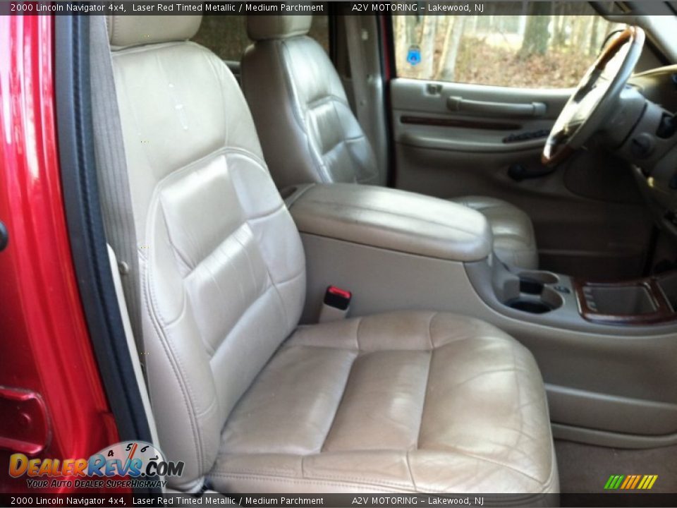 2000 Lincoln Navigator 4x4 Laser Red Tinted Metallic / Medium Parchment Photo #21