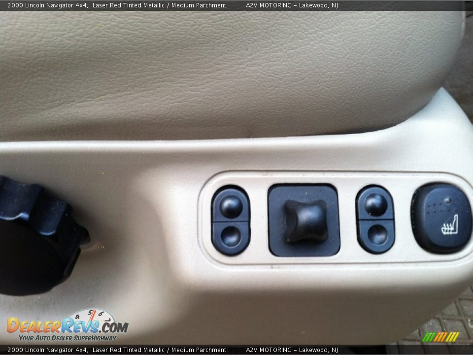 2000 Lincoln Navigator 4x4 Laser Red Tinted Metallic / Medium Parchment Photo #22