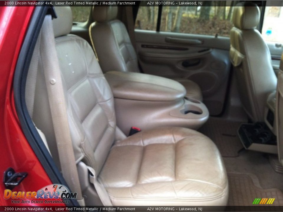 2000 Lincoln Navigator 4x4 Laser Red Tinted Metallic / Medium Parchment Photo #23