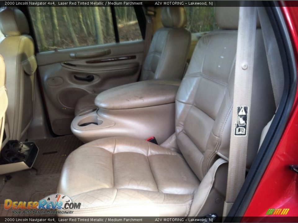 2000 Lincoln Navigator 4x4 Laser Red Tinted Metallic / Medium Parchment Photo #24