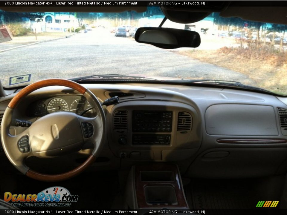 2000 Lincoln Navigator 4x4 Laser Red Tinted Metallic / Medium Parchment Photo #26