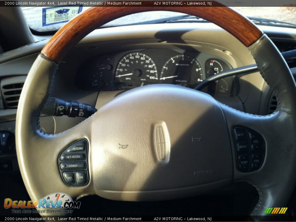 2000 Lincoln Navigator 4x4 Laser Red Tinted Metallic / Medium Parchment Photo #27