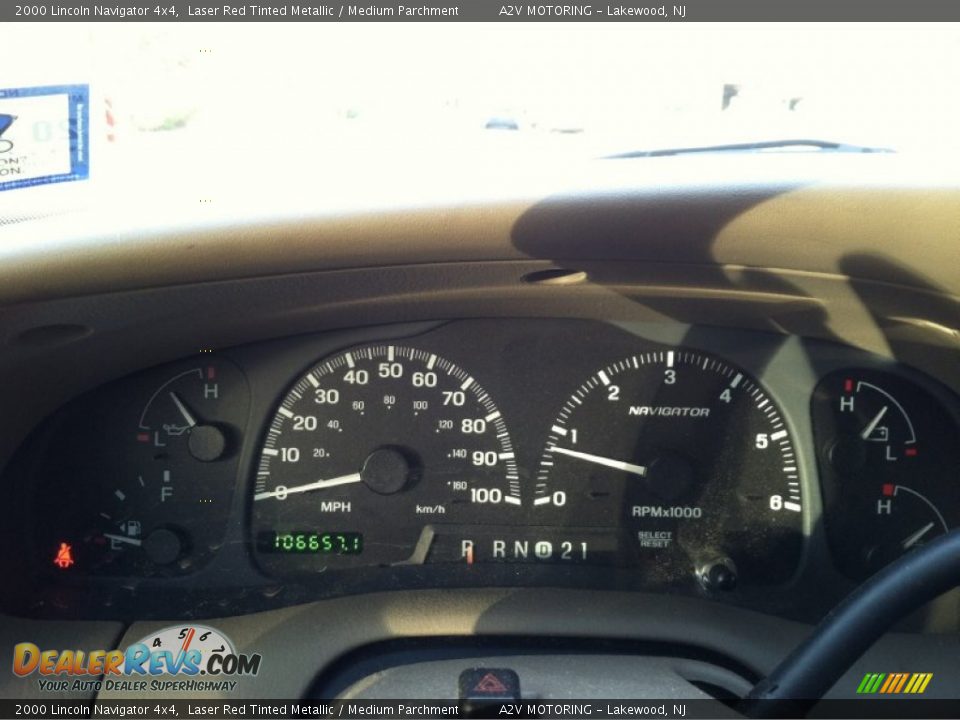 2000 Lincoln Navigator 4x4 Laser Red Tinted Metallic / Medium Parchment Photo #29