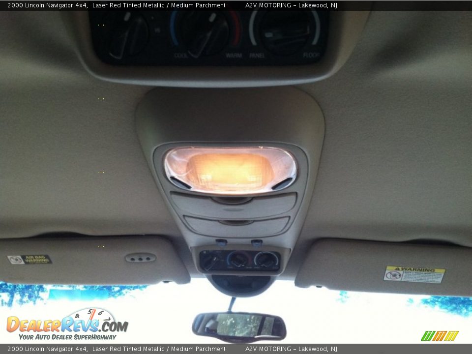 2000 Lincoln Navigator 4x4 Laser Red Tinted Metallic / Medium Parchment Photo #32