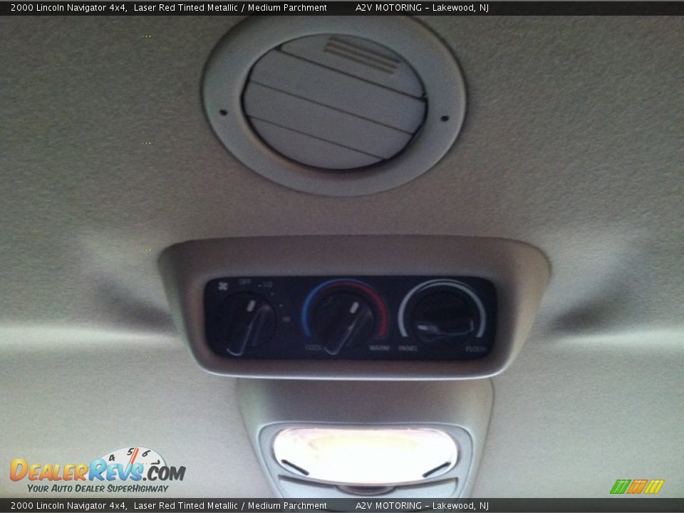 2000 Lincoln Navigator 4x4 Laser Red Tinted Metallic / Medium Parchment Photo #33