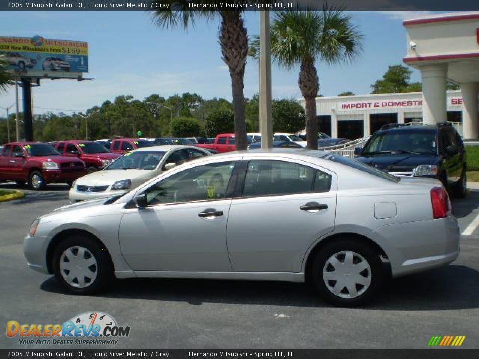 2005 Mitsubishi Galant DE Liquid Silver Metallic / Gray Photo #2