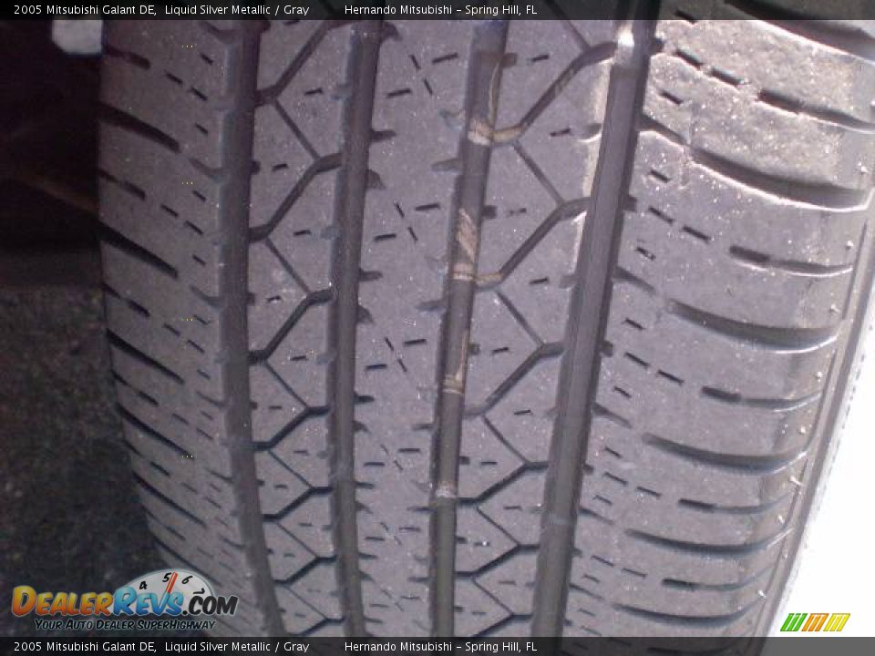 2005 Mitsubishi Galant DE Liquid Silver Metallic / Gray Photo #10