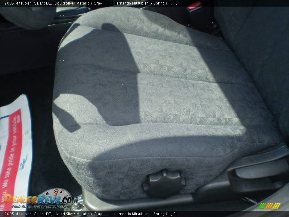 2005 Mitsubishi Galant DE Liquid Silver Metallic / Gray Photo #15