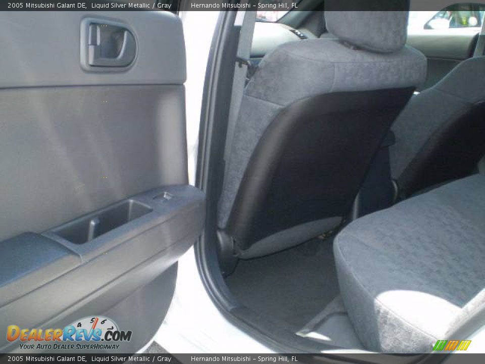 2005 Mitsubishi Galant DE Liquid Silver Metallic / Gray Photo #18
