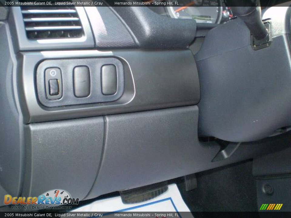 2005 Mitsubishi Galant DE Liquid Silver Metallic / Gray Photo #23
