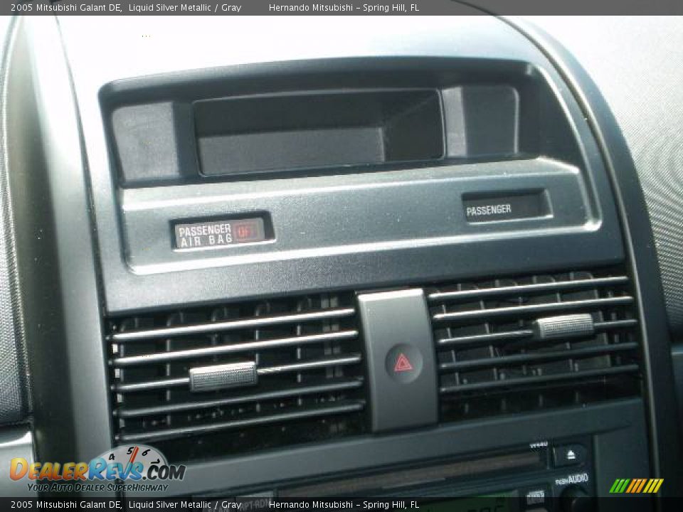 2005 Mitsubishi Galant DE Liquid Silver Metallic / Gray Photo #26