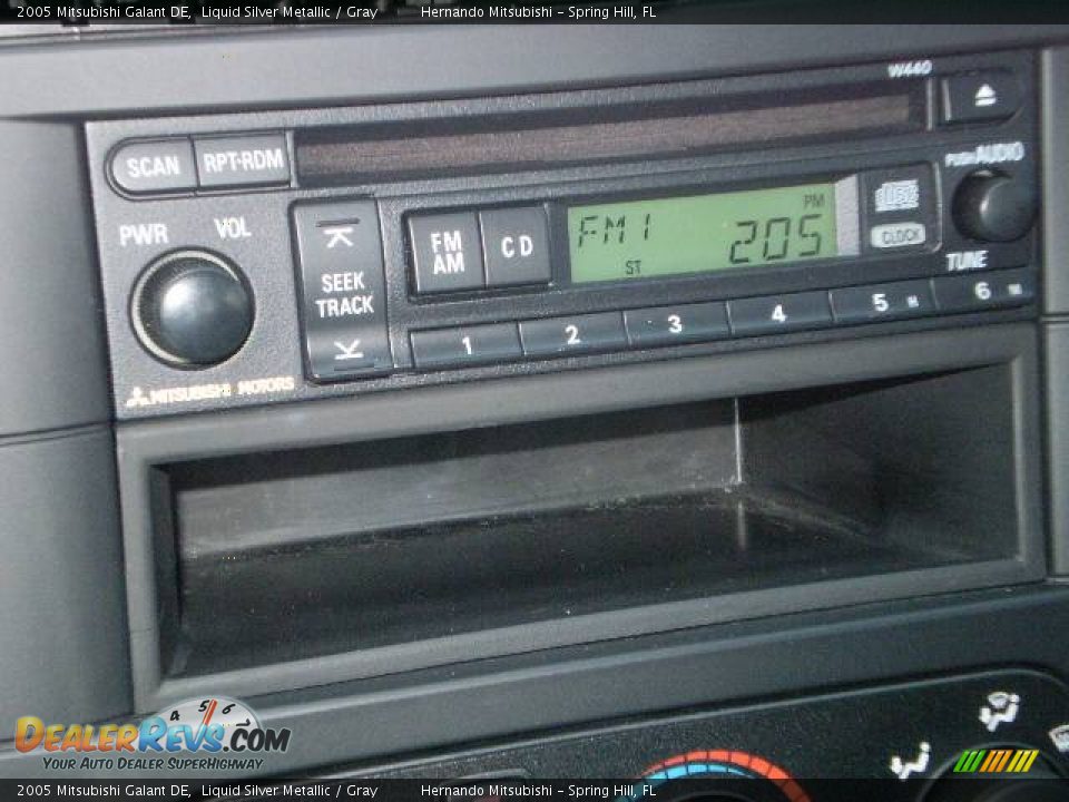 2005 Mitsubishi Galant DE Liquid Silver Metallic / Gray Photo #27