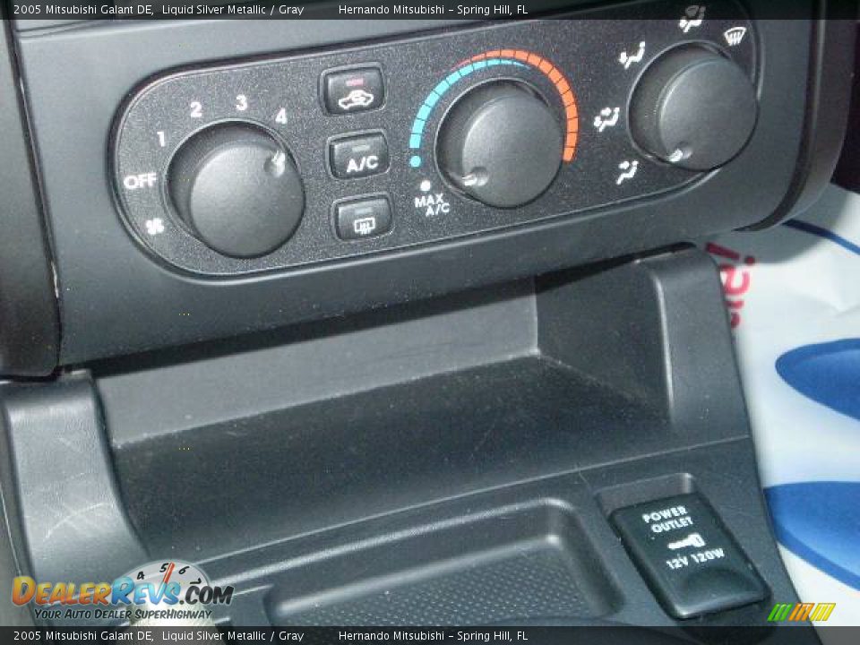 2005 Mitsubishi Galant DE Liquid Silver Metallic / Gray Photo #28