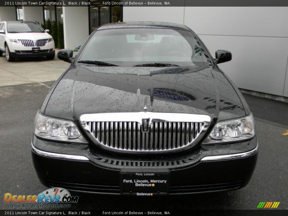 2011 Lincoln Town Car Signature L Black / Black Photo #2