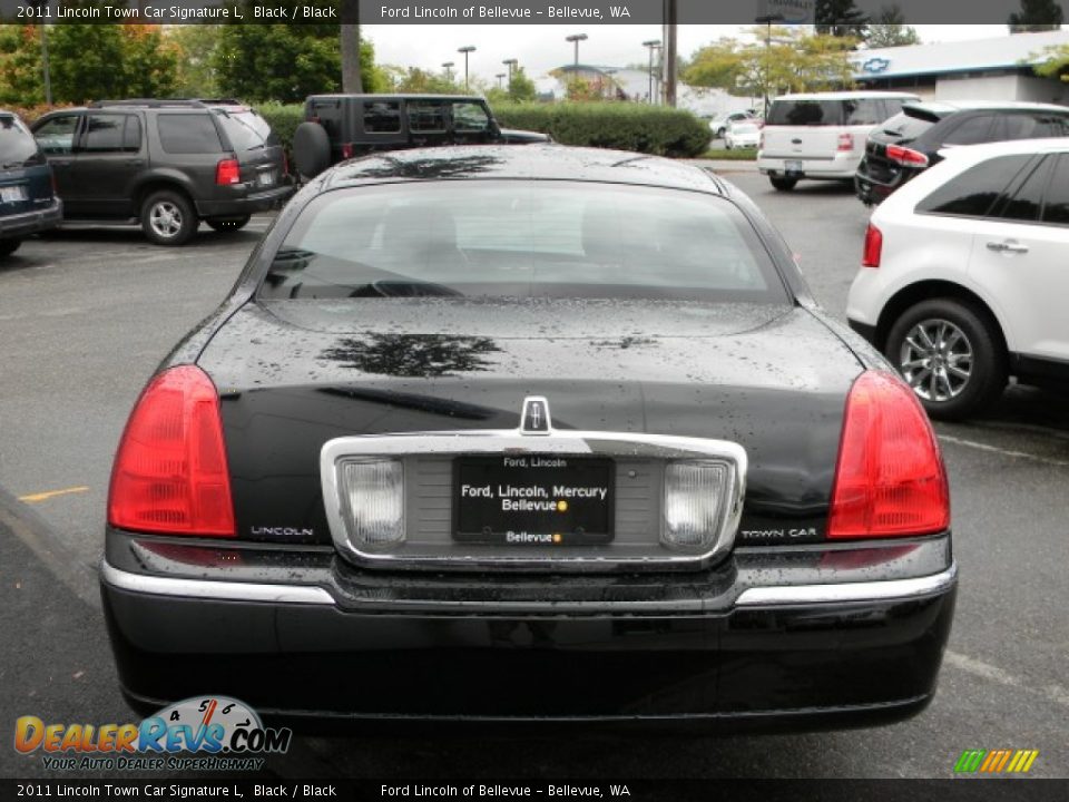 2011 Lincoln Town Car Signature L Black / Black Photo #4