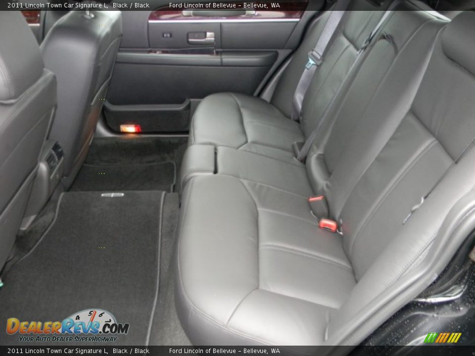Black Interior - 2011 Lincoln Town Car Signature L Photo #8