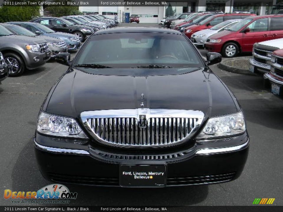 2011 Lincoln Town Car Signature L Black / Black Photo #2