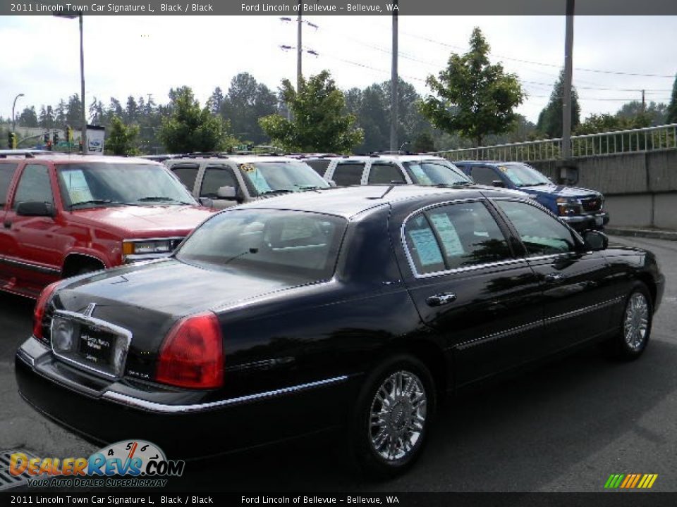 2011 Lincoln Town Car Signature L Black / Black Photo #5