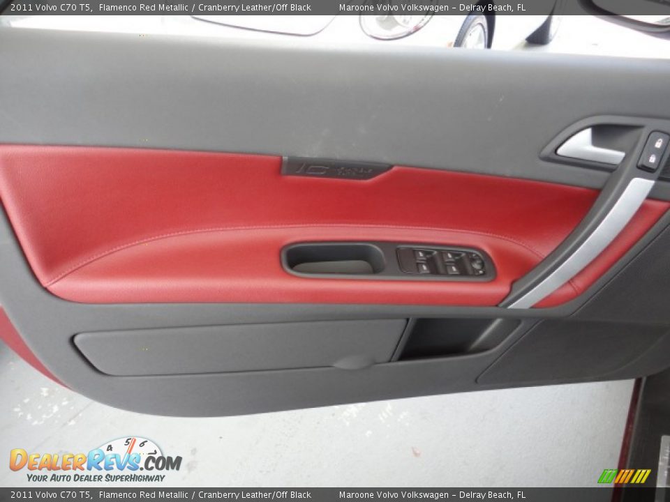 Door Panel of 2011 Volvo C70 T5 Photo #14