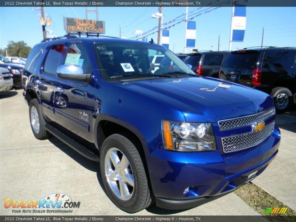 Front 3/4 View of 2012 Chevrolet Tahoe LS Photo #3