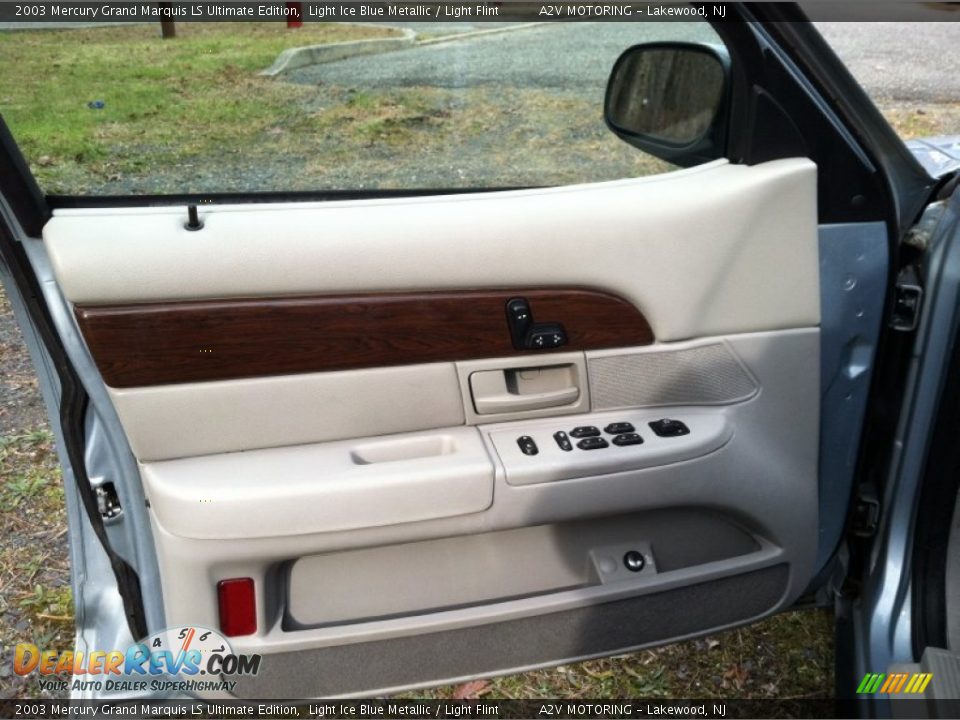 2003 Mercury Grand Marquis LS Ultimate Edition Light Ice Blue Metallic / Light Flint Photo #20