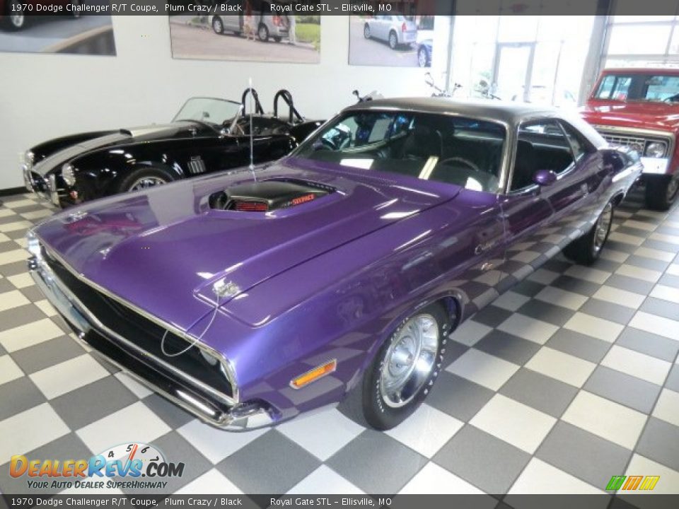 Front 3/4 View of 1970 Dodge Challenger R/T Coupe Photo #1