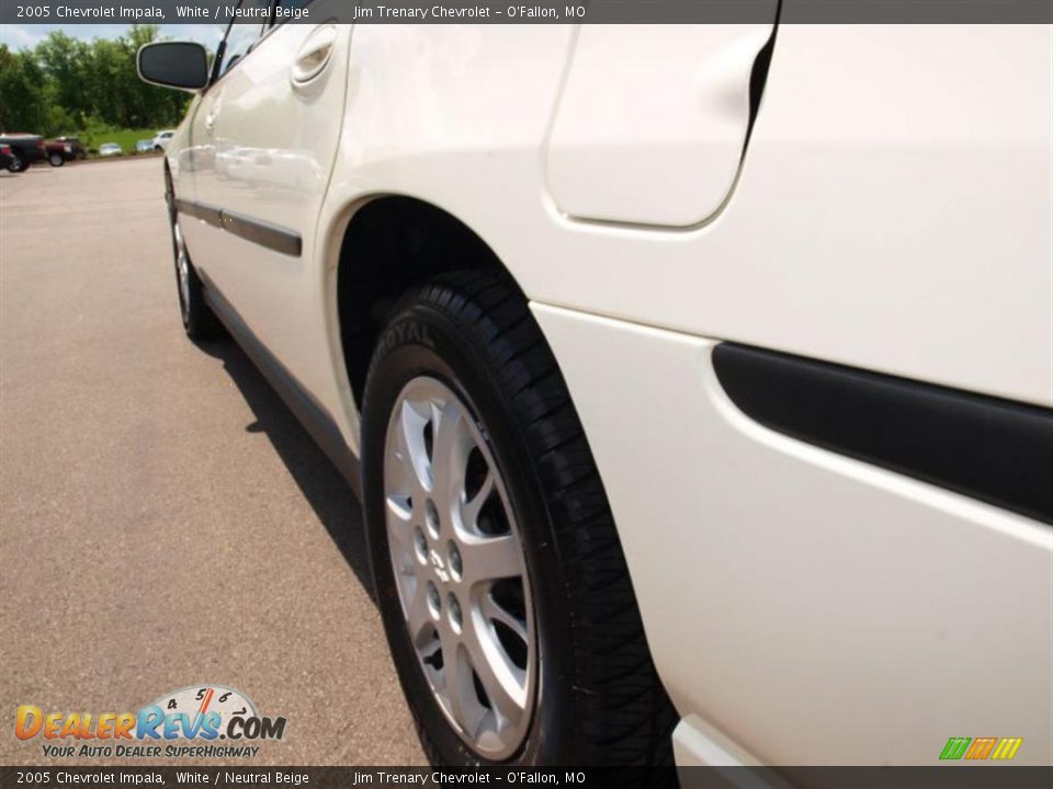2005 Chevrolet Impala White / Neutral Beige Photo #4