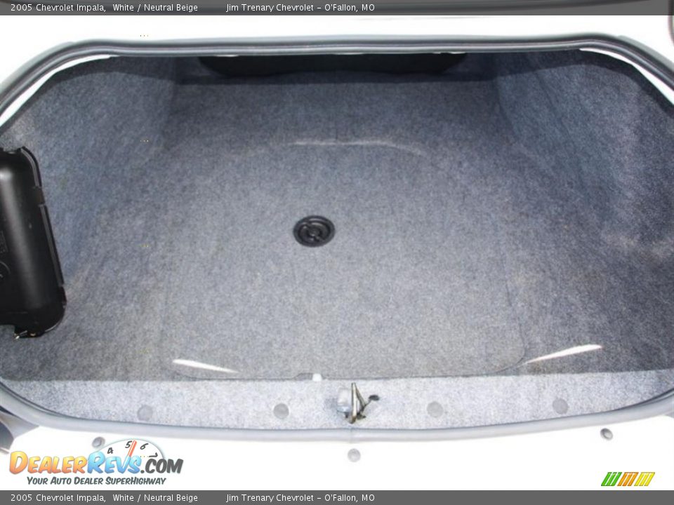 2005 Chevrolet Impala White / Neutral Beige Photo #5
