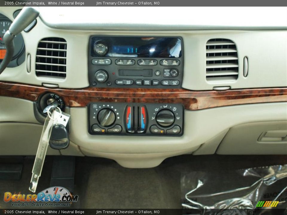 2005 Chevrolet Impala White / Neutral Beige Photo #12
