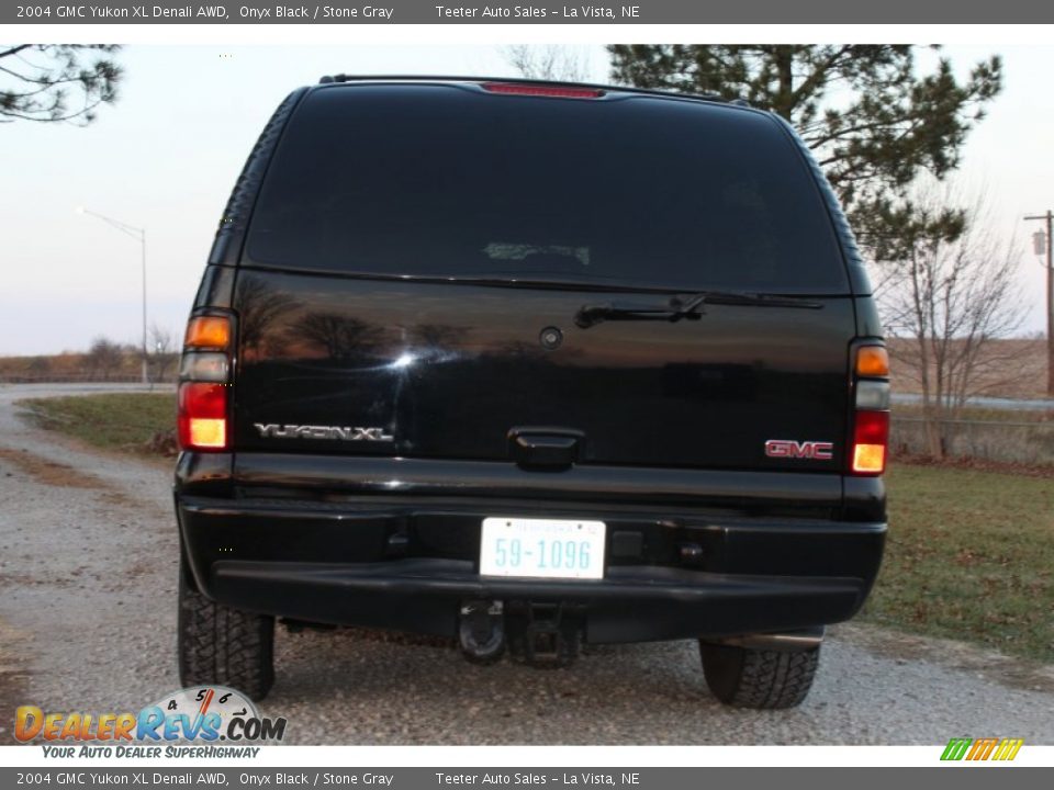 2004 GMC Yukon XL Denali AWD Onyx Black / Stone Gray Photo #8