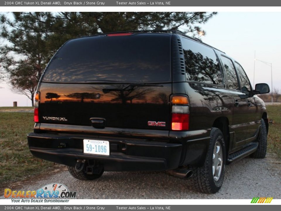 2004 GMC Yukon XL Denali AWD Onyx Black / Stone Gray Photo #9