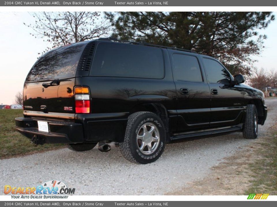 2004 GMC Yukon XL Denali AWD Onyx Black / Stone Gray Photo #10