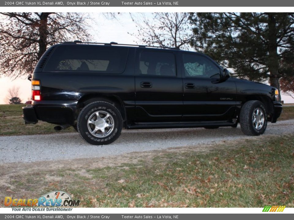 2004 GMC Yukon XL Denali AWD Onyx Black / Stone Gray Photo #11