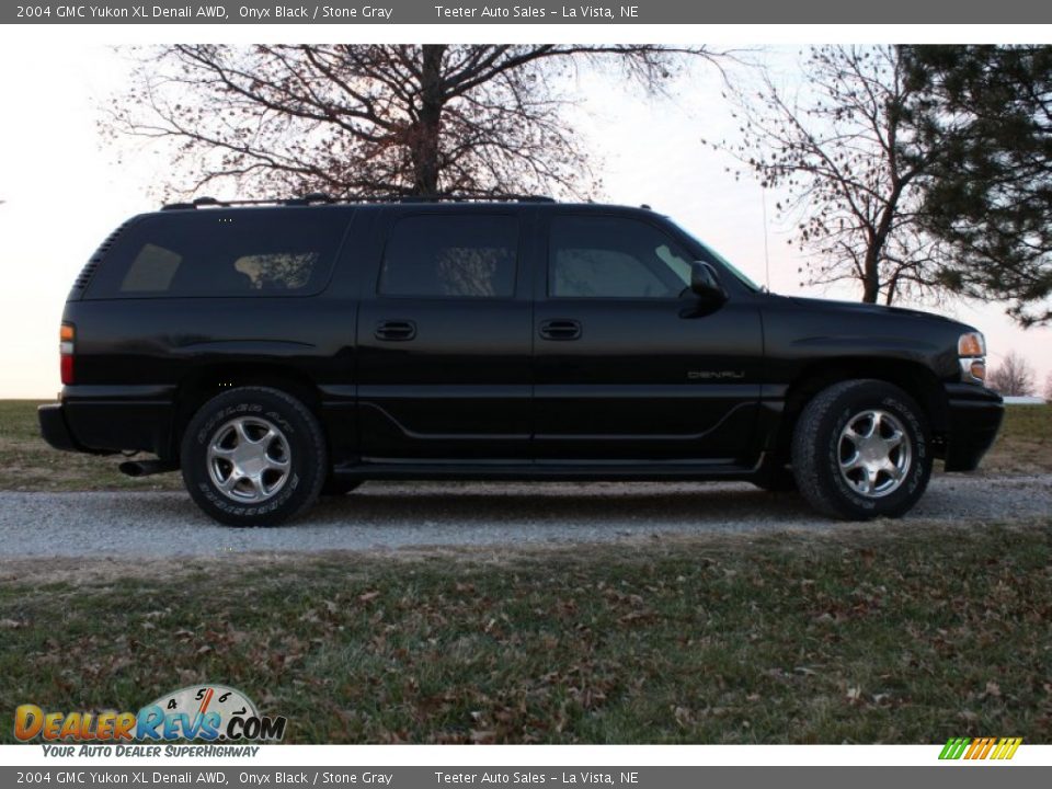 2004 GMC Yukon XL Denali AWD Onyx Black / Stone Gray Photo #12